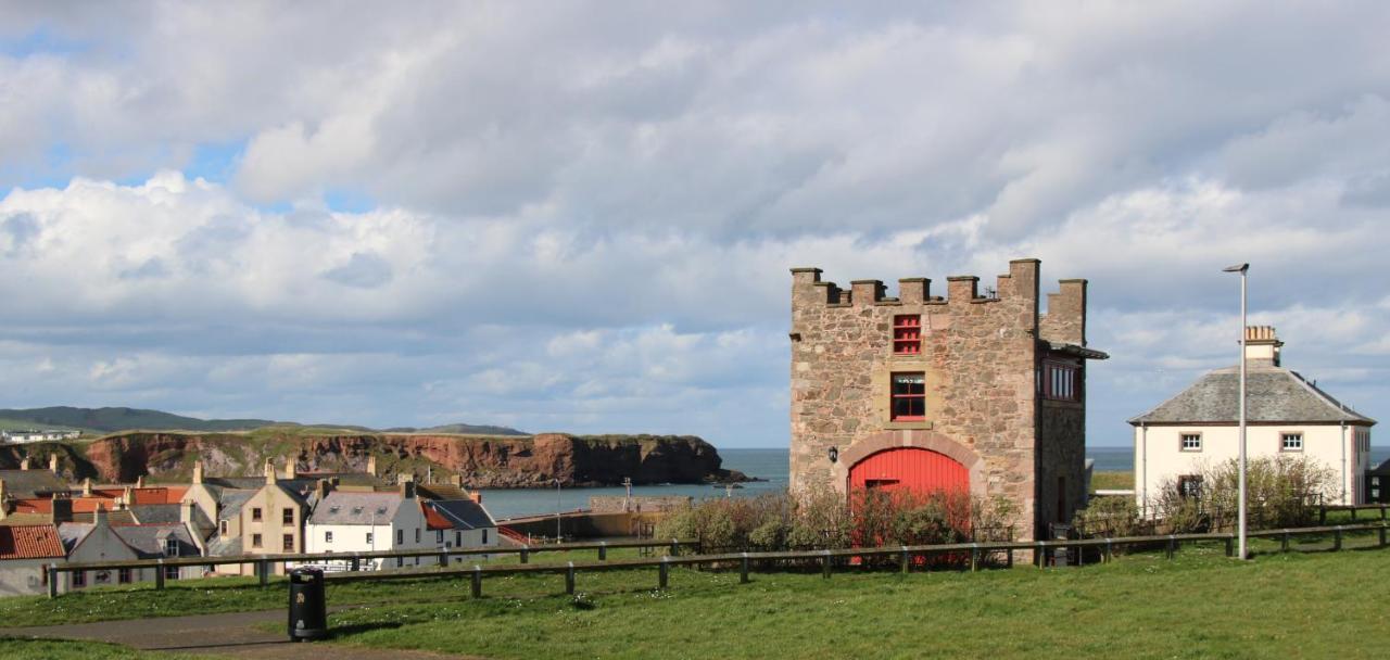 Villa Nisbet'S Tower Eyemouth Esterno foto